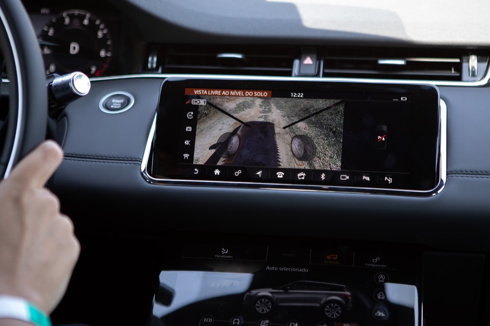 Capô 'transparente' é tecnologia do novo Range Rover Evoque — Foto: Marcelo Brandt/G1