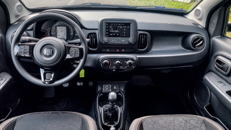 Fiat Mobi Trekking - Central multimídia com tela de 7 polegadas tem conexões sem fio para Android Auto  e Apple CarPlay