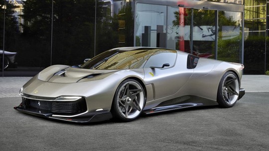 Ferrari única tem porta de Lamborghini, não roda na rua e se transforma na pista