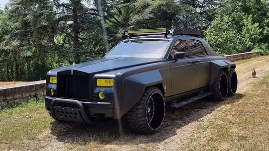 Rolls-Royce preparado tem seis rodas, freios de ouro e couro de cobra e de crocodilo no interior