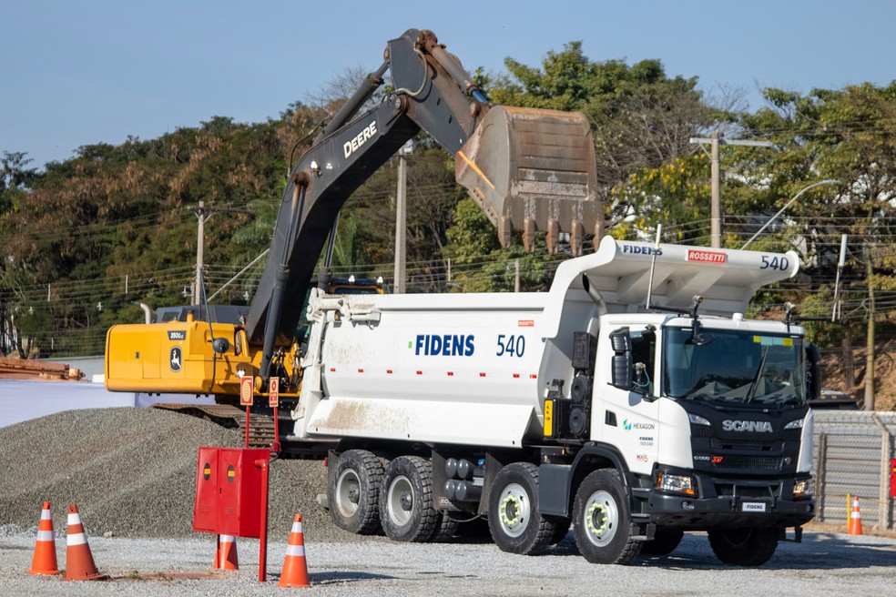 Scania G 500 8x4 XT Heavy Tipper controlado de forma remota para mineração — Foto: Divulgação