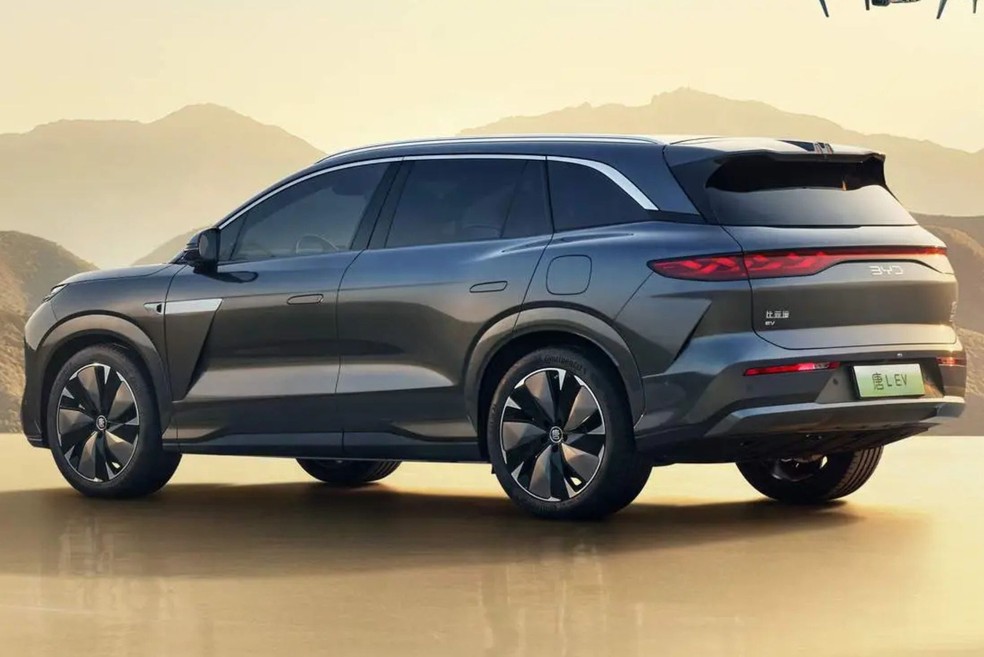 BYD Tan L (Atto 8 no Brasil) foi lançado na China em 2025 — Foto: Divulgação