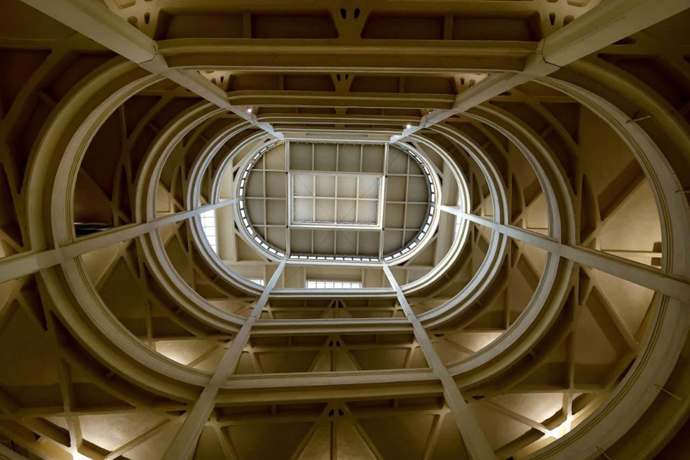 Fábrica de Lingotto tinha sistema de rampas e pista no teto — Foto: Divulgação