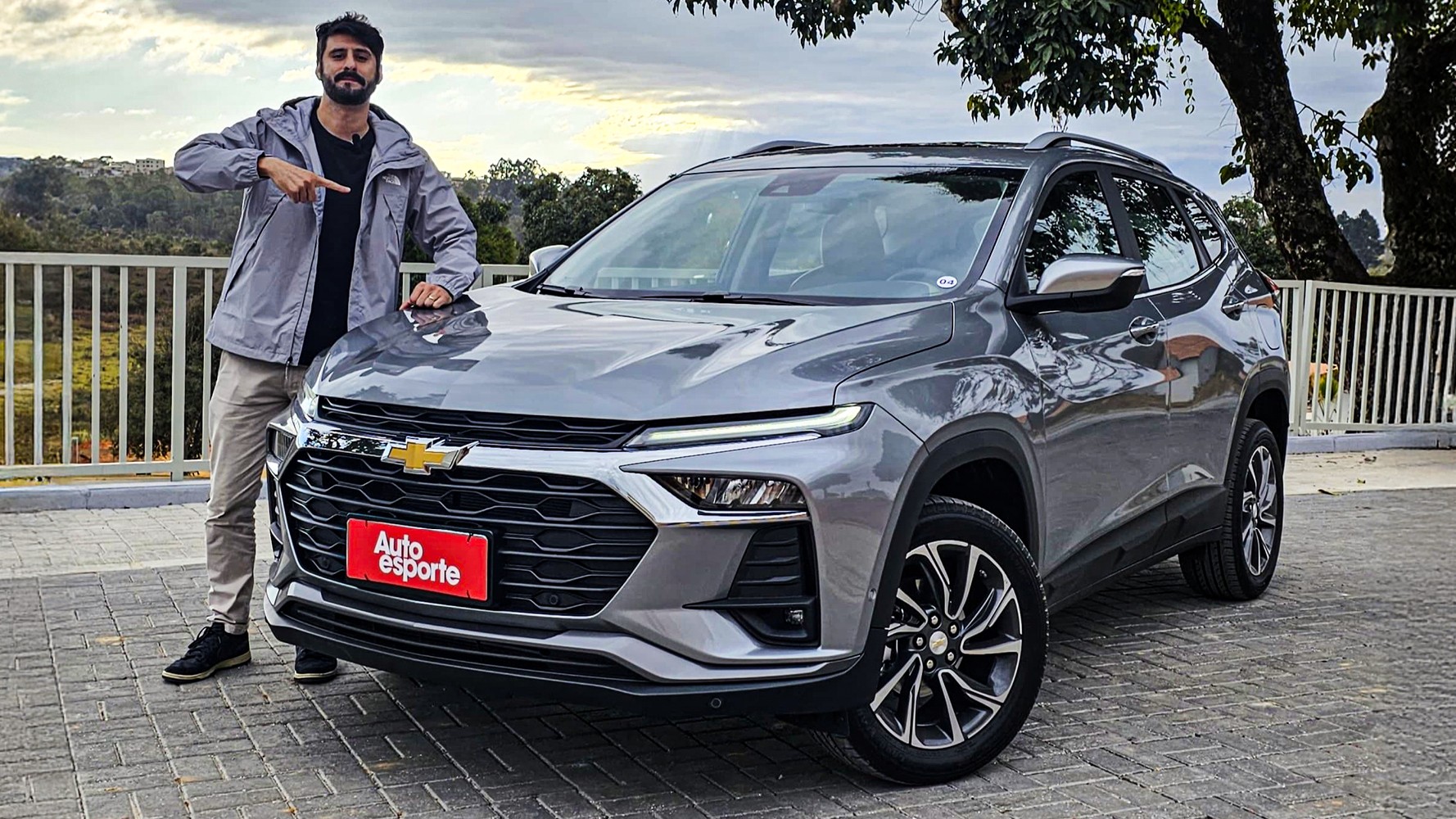 Vídeo: Chevrolet Tracker 2026 muda visual, perde potência e mantém correia