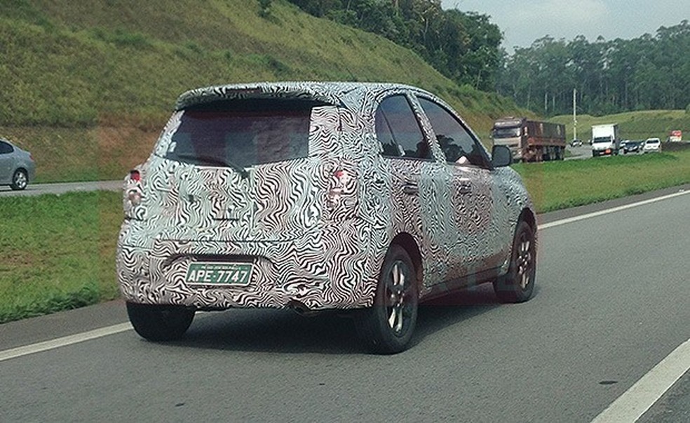 Nissan March 2015 flagrado no Rodoanel, em São Bernardo do Campo (Foto: Auto News Brasil) — Foto: Auto Esporte