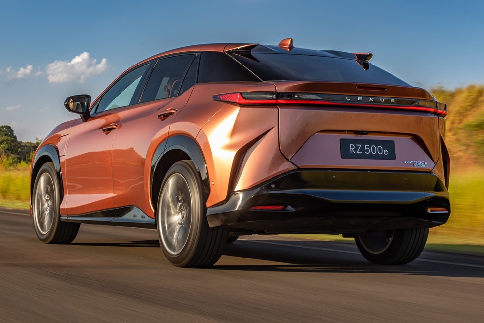 Lexus RZ 500e tem 357 km de autonomia de acordo com o Inmetro  — Foto: Divulgação/Lexus