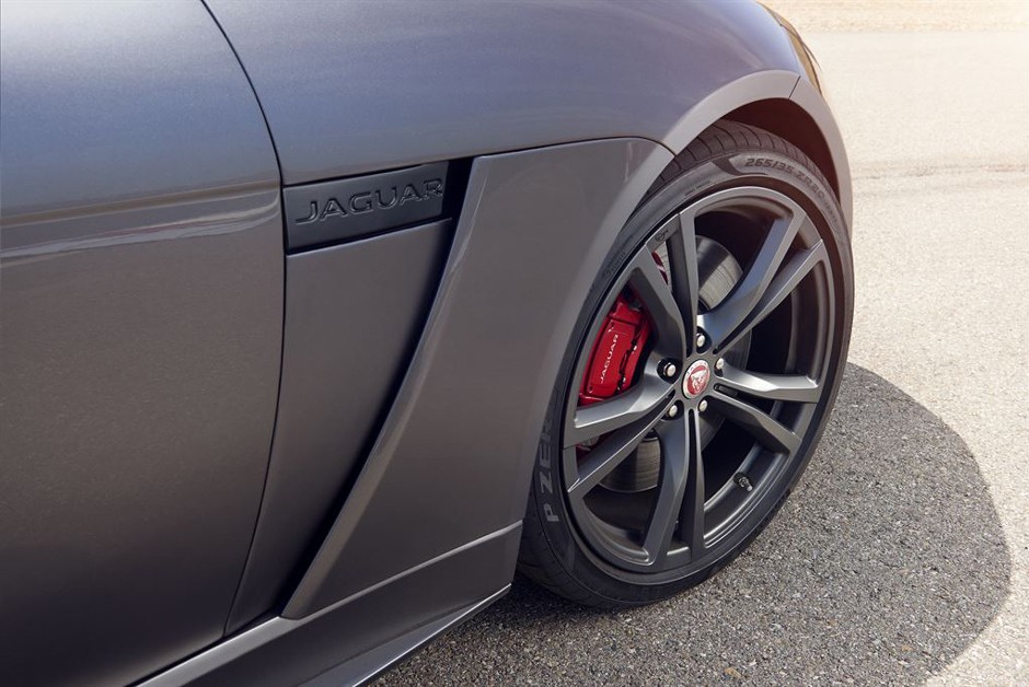 Jaguar F-Type SVR conversível