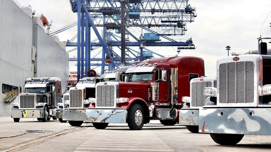 A história e as curiosidades dos caminhões Peterbilt 389 que chegaram ao Brasil neste ano