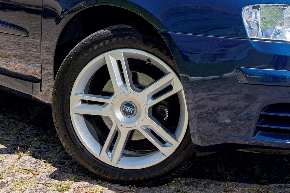 Acerto de suspensão era mais rígido e garantia boa diribilidade ao Stilo — Foto: Renato Durães/Auto News Brasil