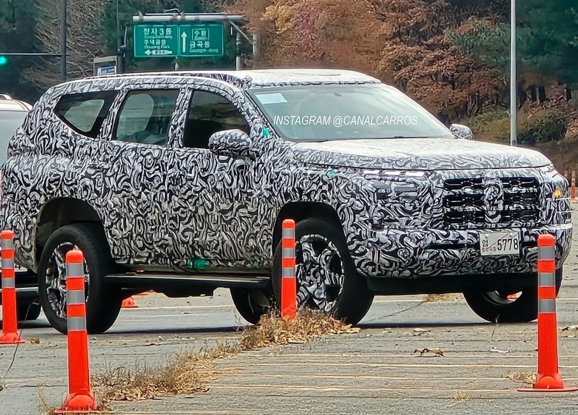 Flagra: novo Mitsubishi Pajero Sport tem cara de Triton e chega em 2025