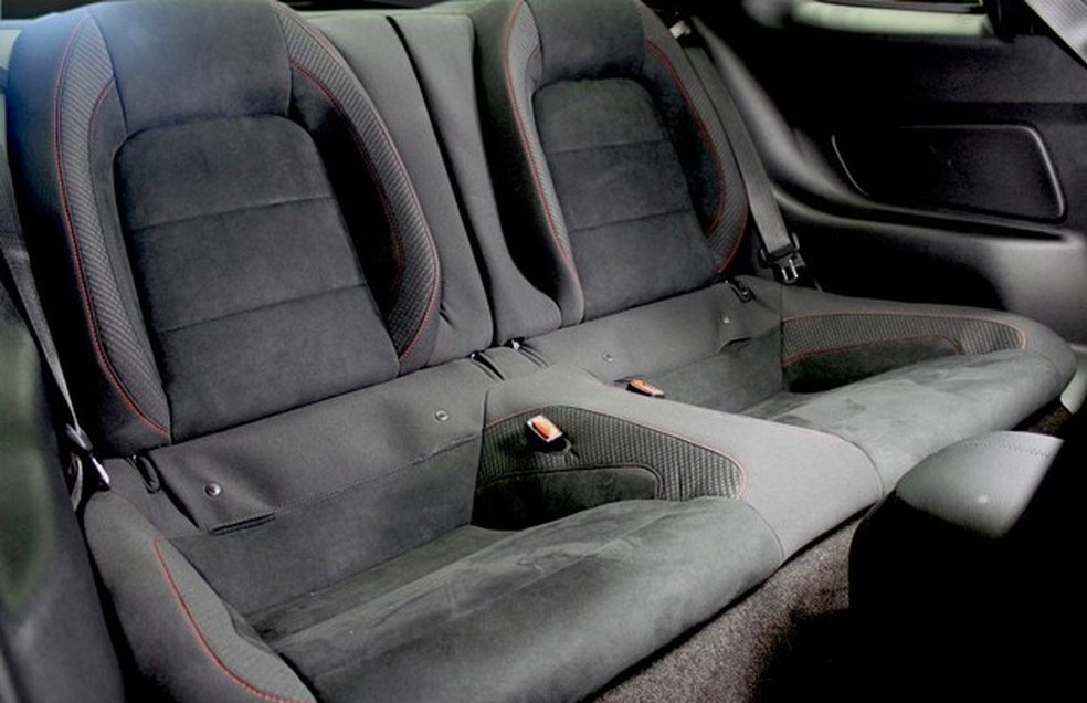 Assentos traseiros opcionais para o Mustang Shelby GT350R (Foto: Divulgação) — Foto: Auto Esporte