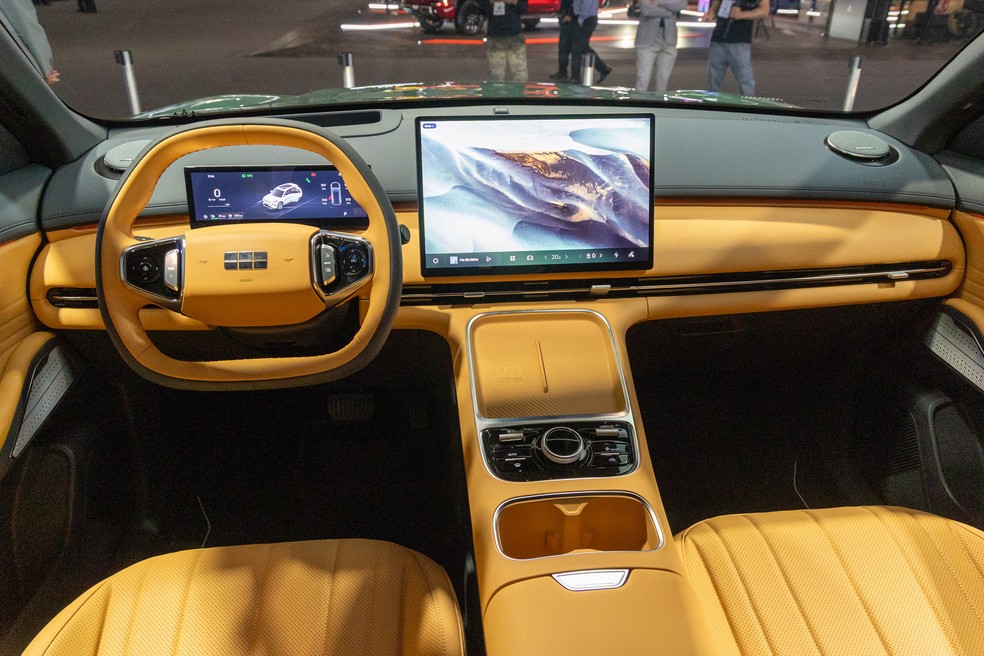 Geely anuncia patrocínio ao BBB 26 e deve lançar EX5 híbrido no programa