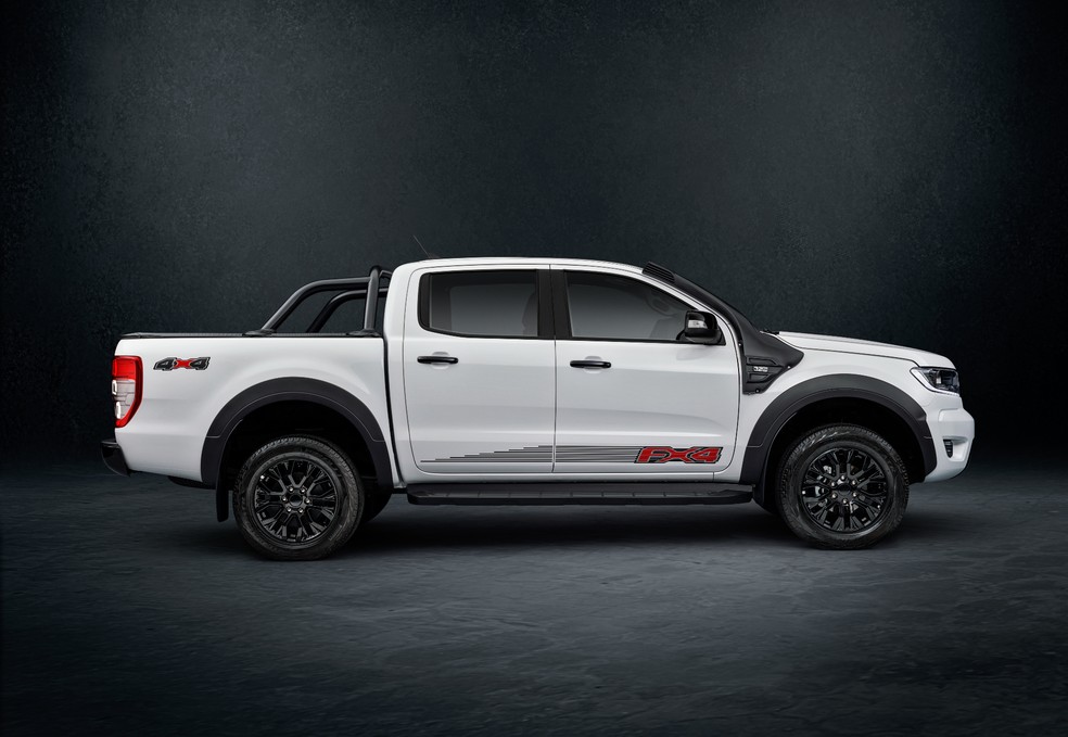 Ford oferece para a FX4 o snorkel e caixa organizadora de 42 litros como acessórios — Foto: Divulgação