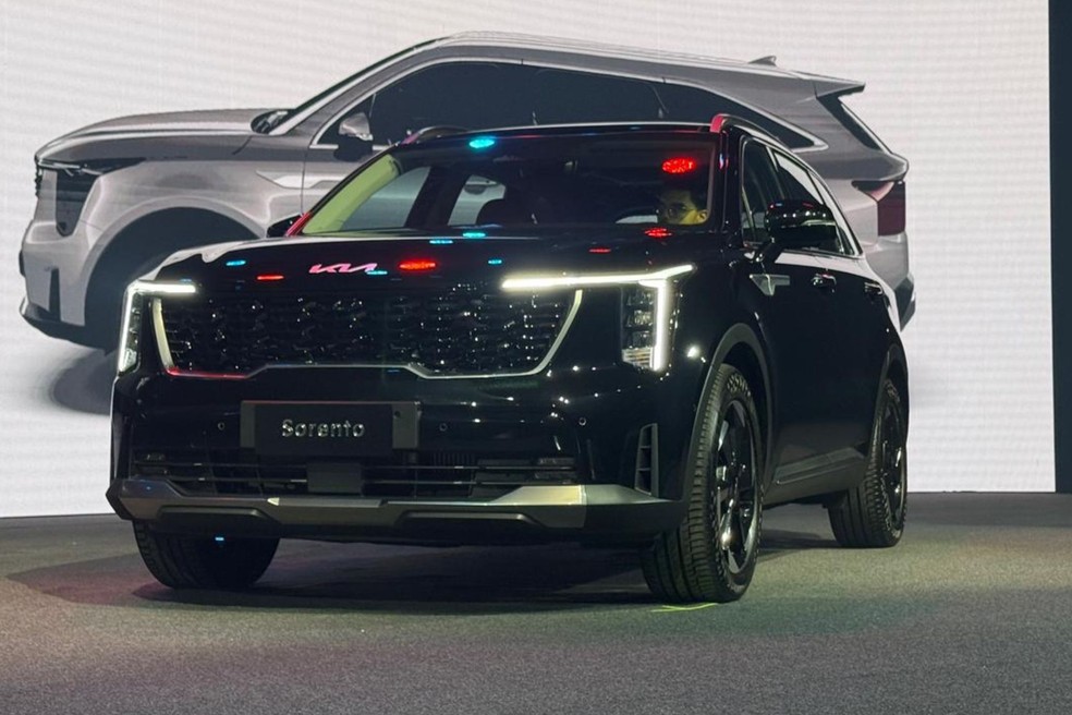 Novo Kia Sorento foi apresentando durante o Salão do Automóvel de 2025 — Foto: André Paixão/Autoesporte