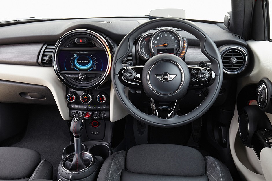 Mini Cooper com cinco portas