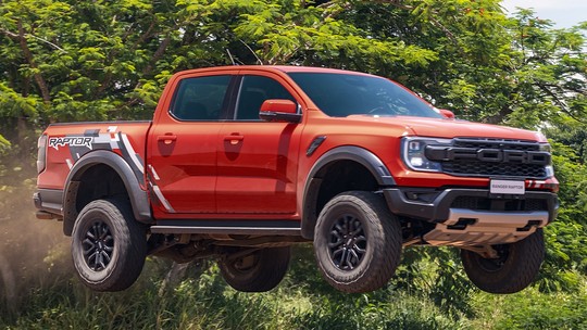 Ford Ranger Raptor "voa" e entrega tudo que promete para justificar os R$ 450 mil; teste