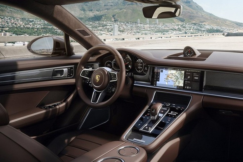 Interior do Panamera Sport Turismo leva até cinco passageiros, contra quatro do cupê (Foto: Divulgação) — Foto: Auto Esporte
