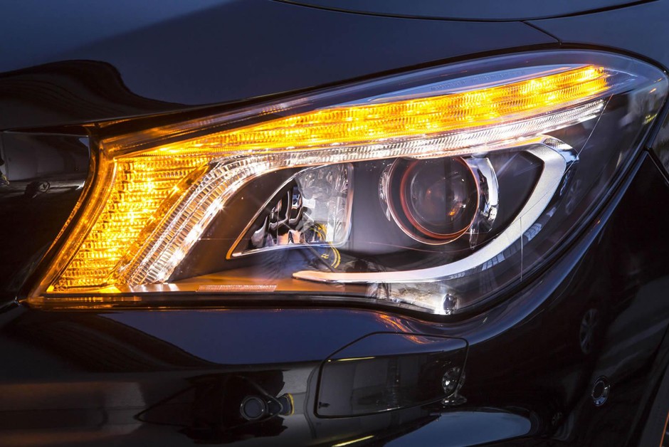Mercedes CLA 45 AMG OrangeArt Edition