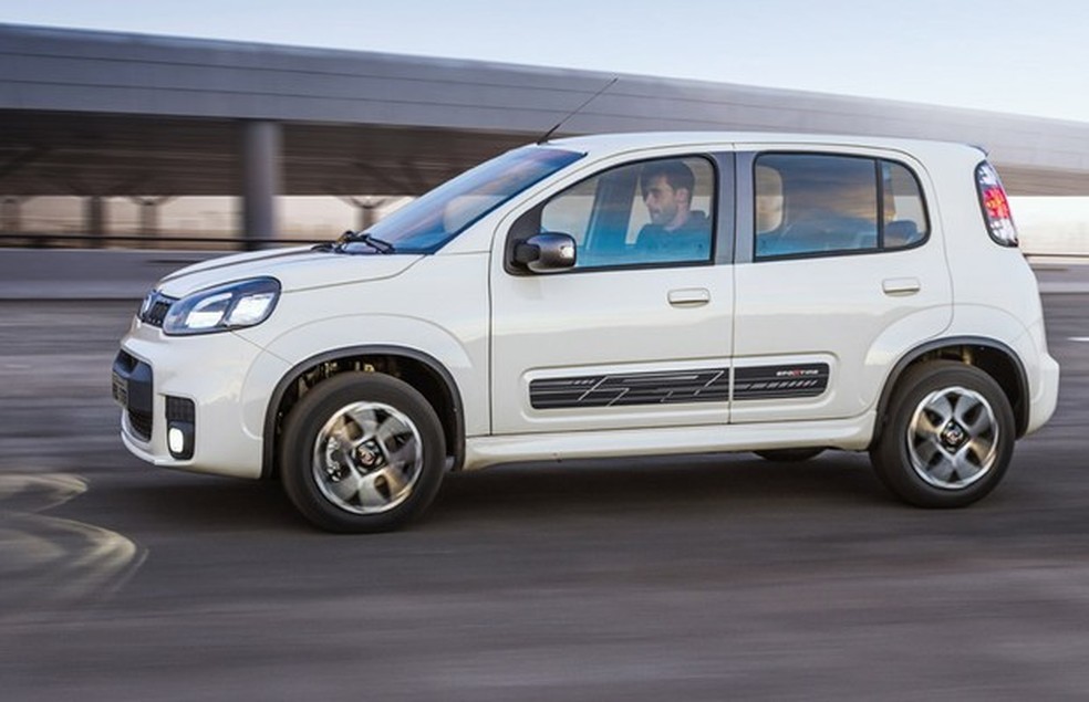 Fiat Uno Sporting 2015 (Foto: Divulgação) — Foto: Auto Esporte