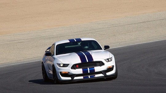 Donos do Mustang Shelby GT 350 processam Ford porque carro perde desempenho