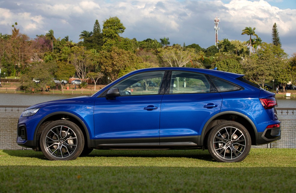 A grande diferença do Q5 Sportback para o Q5 normal é a linha do teto — Foto: Divulgação