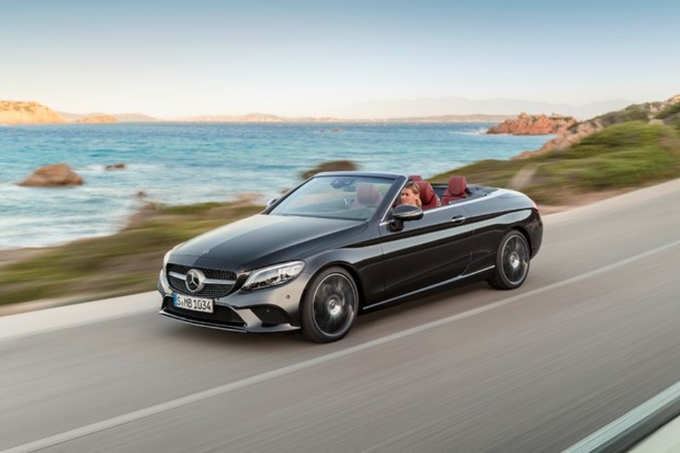 Novo C 300 Cabriolet tem quatro opções de cores para a capota (Foto: Divulgação) — Foto: Auto Esporte