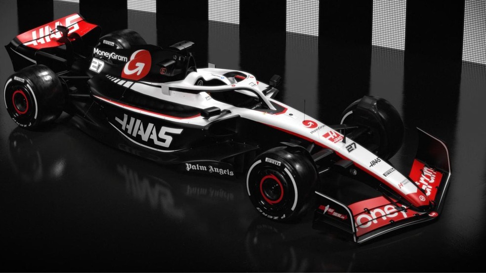 Com novo patrocinador principal, o Haas VF-23 tem o preto com cor dominante e toques de branco e vermelho — Foto: Divulgação