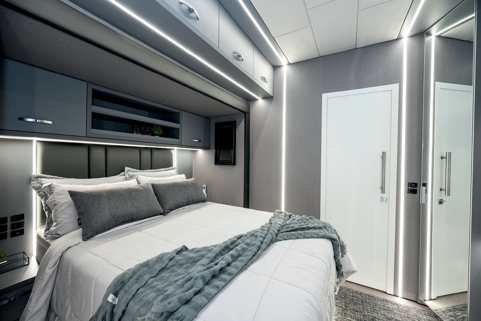 Todos os cômodos da casa sobre rodas possuem ar-condicionado — Foto: Divulgação