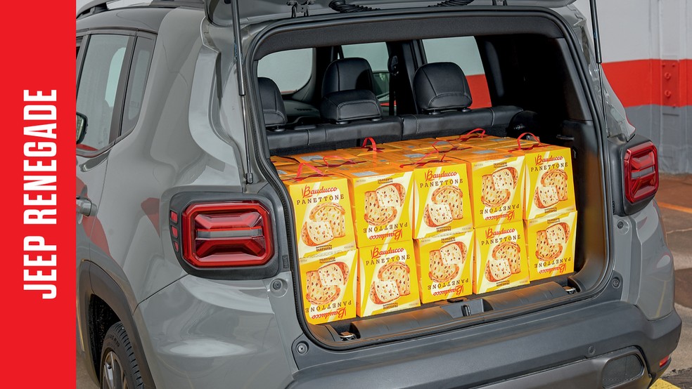 Jeep Renegade teve 30 panetones colocados no porta-malas — Foto: Murilo Góes/Auto News Brasil