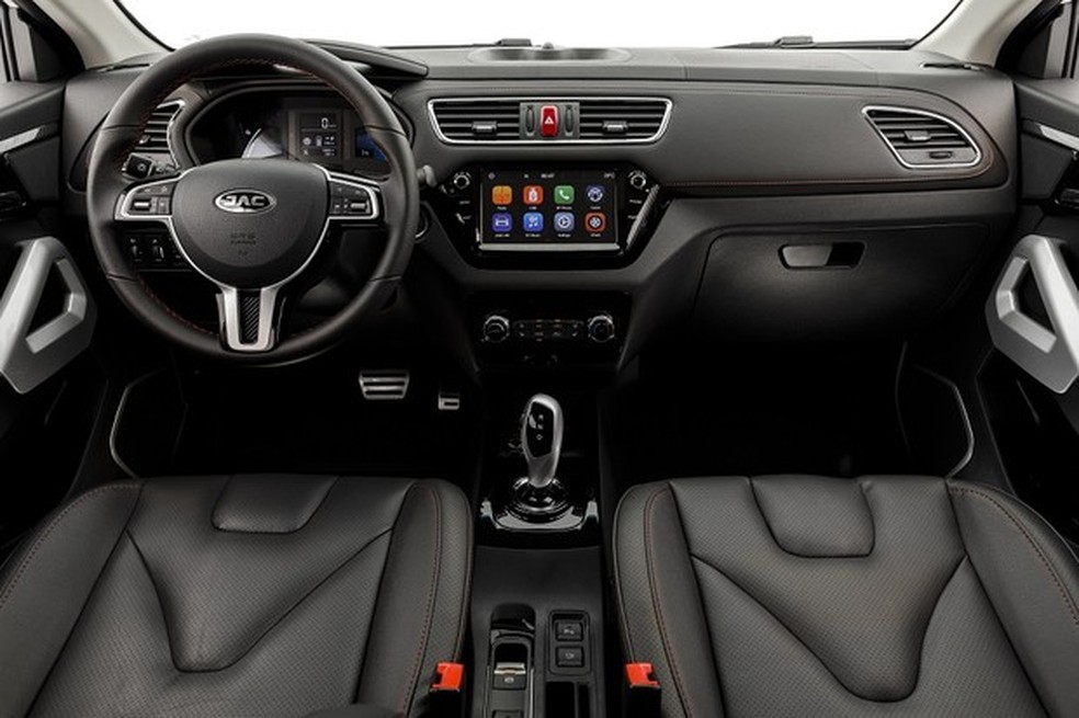 Modelo tem interior mais sofisticado e conta com ventilação nos bancos (Foto: Divulgação) — Foto: Auto Esporte