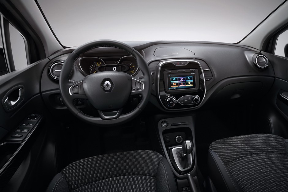 Interior do Renault Kaptur tem central multimídia e seletor do ar-condicionado de visual simples, emprestados de modelos inferiores