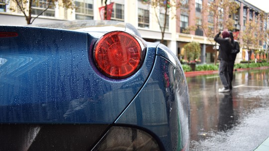 Carro parado na quarentena: como proteger a pintura do sol e da chuva? 
