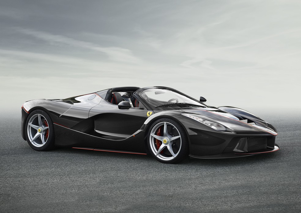 LaFerrari tem propulsão híbrida de até 963 cavalos de potência — Foto: Divulgação/Ferrari