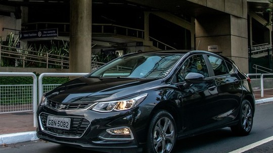 Teste: Chevrolet Cruze Sport6 Black Bow Tie veste o preto em nome dos hatches médios
