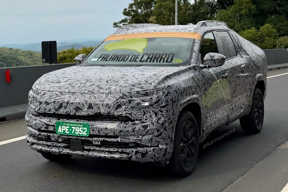 Renault Niagara já roda com carroceria final — Foto: Reprodução/Falando de Carro