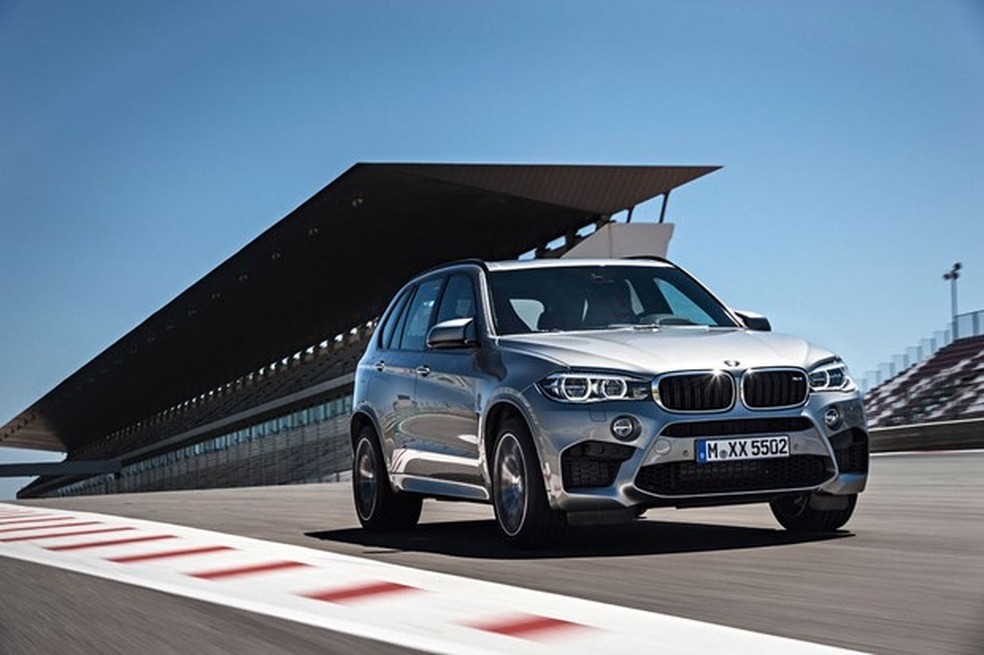 BMW X5M chega à velocidade máxima de 250 km/h  (Foto: Divulgação) — Foto: Auto Esporte