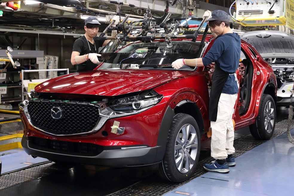 Linha de montagem da fábrica da Mazda em Hiroshima hoje, onde é produzido o modelo CX-30 — Foto: Foto: Divulgação/Mazda/Acervo MIAU
