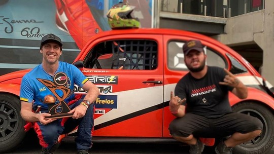 O dia em que Bruno Sutter, do Hermes e Renato, ganhou uma corrida em Interlagos a bordo de um Fusca
