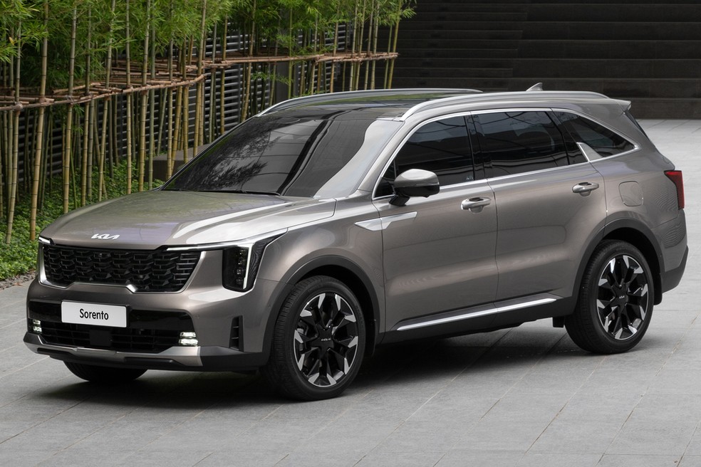 Kia Sorento 2025 lateral dianteira esquerda — Foto: Divulgação/Kia