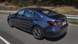 Honda Civic 2025 - traseira dinâmica — Foto: Divulgação