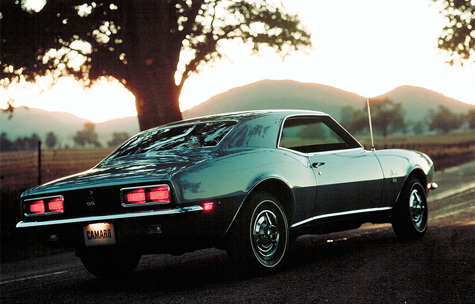 Chevrolet Camaro (1967) - Foi oferecido com uma ampla gama de motores de 6 cil. em linha e V8.