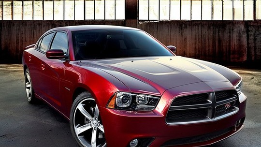 Dodge Charger R/T edição limitada chega ao Brasil por R$ 215.000