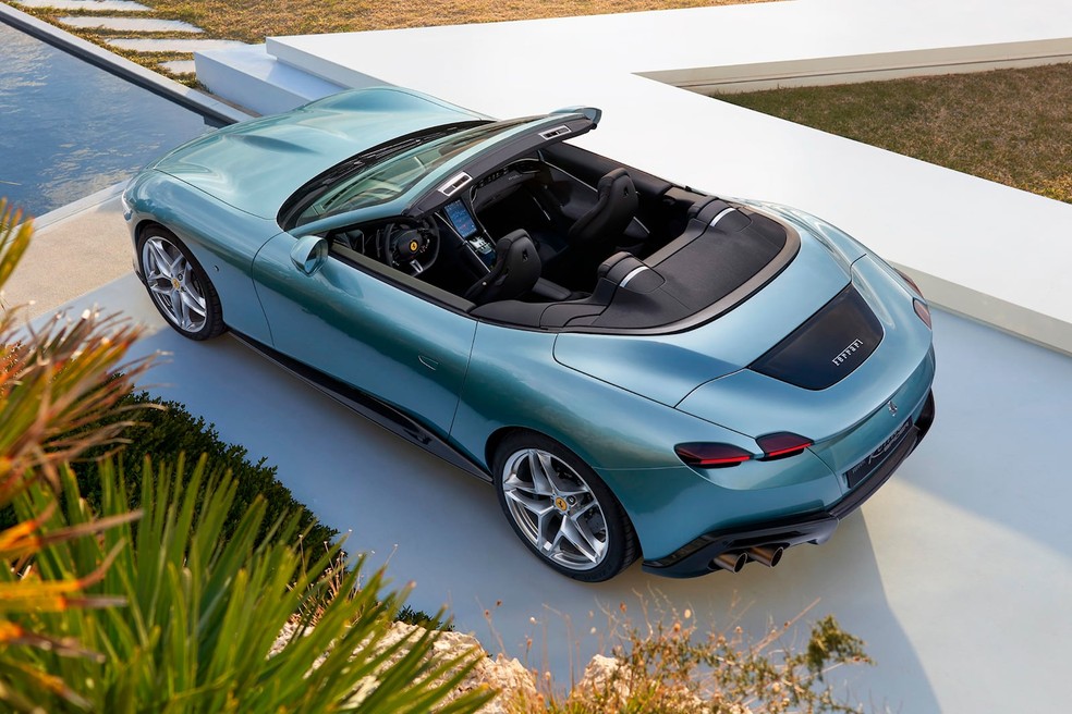 Ferrari Roma Spider é equipada com motor V8 3.9 que rende 320 cv — Foto: Divulgação