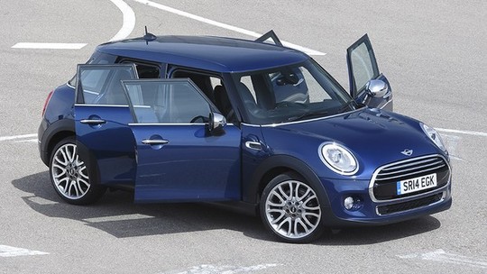 Mini mostra inédita versão quatro portas do Cooper