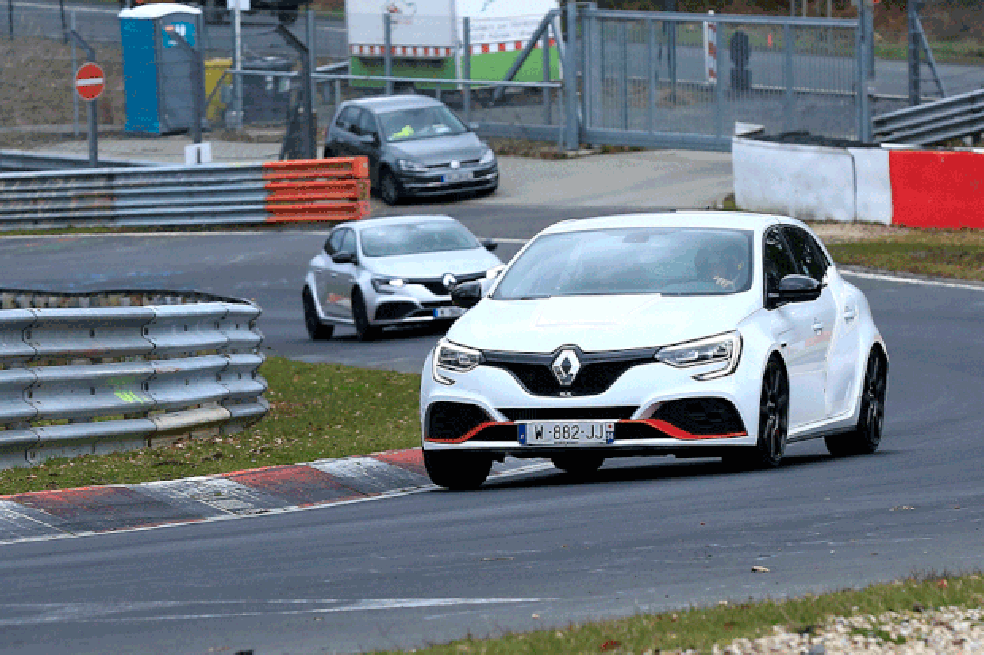 Em testes em Nürburgring, Megane RS Trophy quer recorde dos carros de tração dianteira (Foto: AutoMedia/Auto News Brasil) — Foto: Auto Esporte