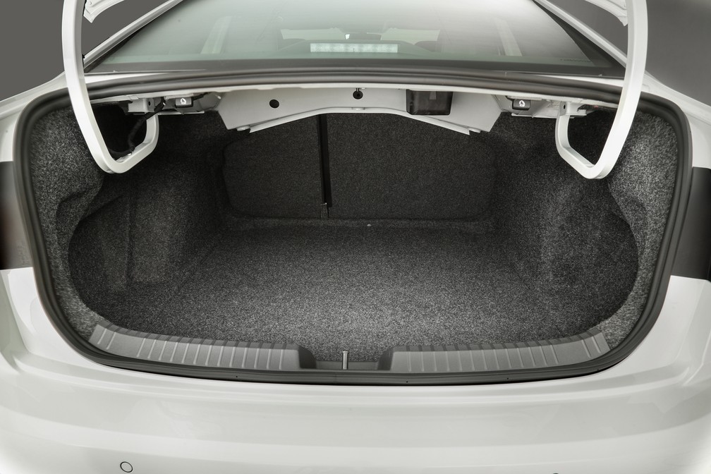 Porta-malas do Jetta acomoda 510 litros — Foto: Divulgação