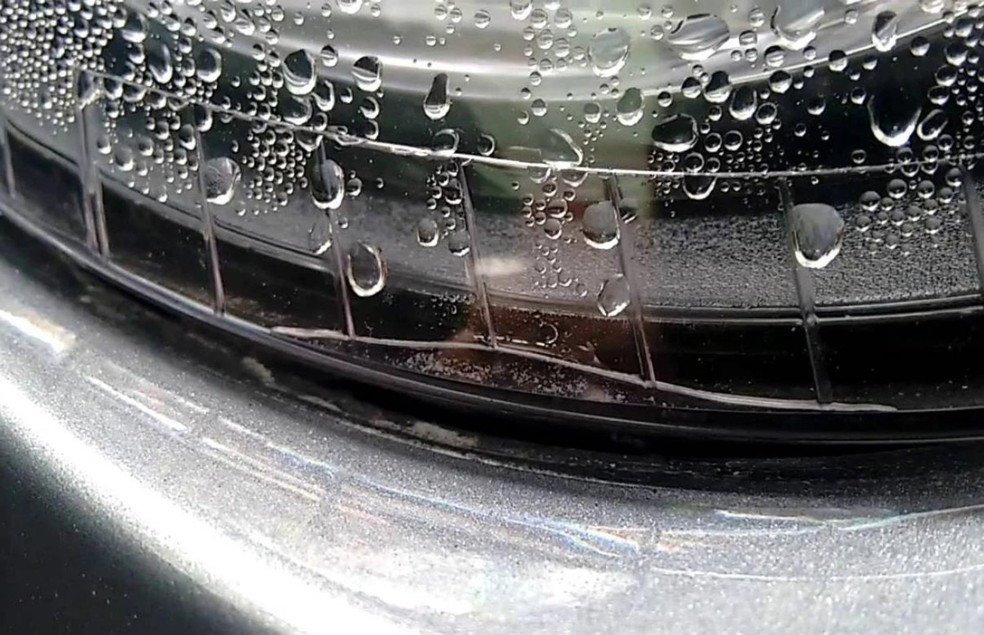 Opacidade do farol não tem solução e precisa de substituição — Foto: Divulgação