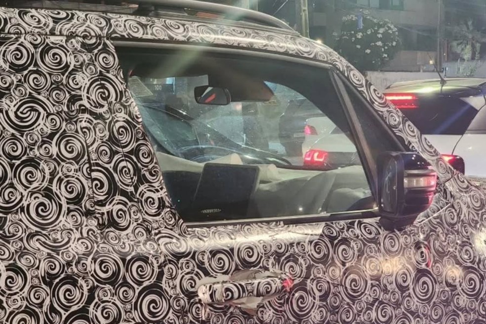 Novo Jeep Renegade terá multimídia tipo tablet — Foto: Reprodução/Instagram @placaverde e @renegadooverlander