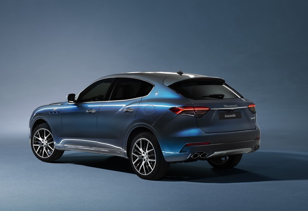 Maserati Levante passou por um discreto facelift no final de 2020 que mexeu basicamente em faróis em lanternas  — Foto: Divulgação
