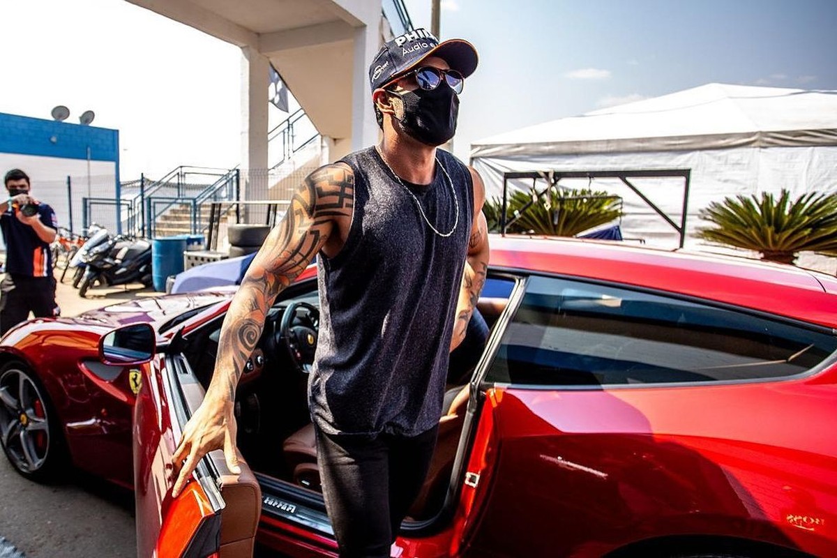 Quantas Ferrari Gusttavo Lima tem?